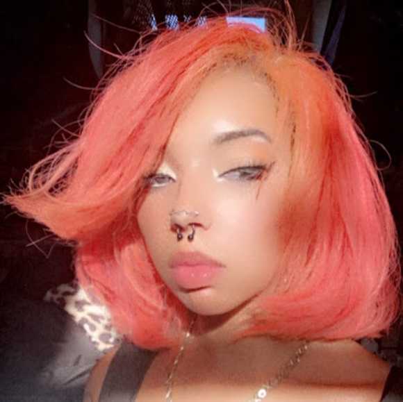 Meet your Posher, Torri - Picture 1 of 1